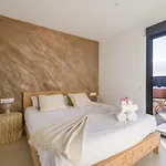 Giraud I - Luxury Modern Next To The Sea With Jacuzzi & Pool וילה *